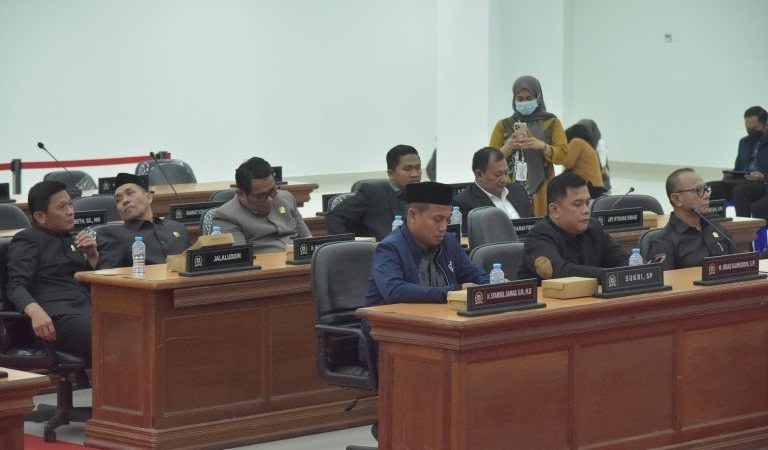 Dewan Serahkan Pokok-Pokok Pikiran DPRD Sulbar