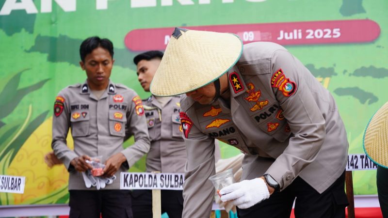 Komitmen Swasembada Pangan, Kapolda Sulbar Pimpin Penanaman Jagung Serentak