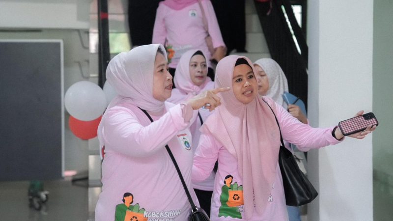 Semarak HUT RI, Staf Ahli PKK Sulbar Teliti Kerapihan dan Kreativitas Kantor OPD