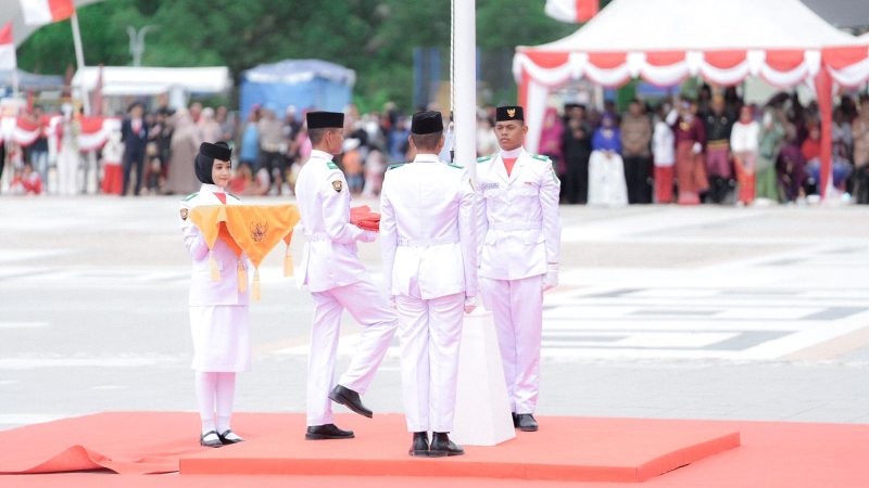 Upacara HUT ke-80 RI di Sulbar Berlangsung Khidmat di Pantai Manakarra