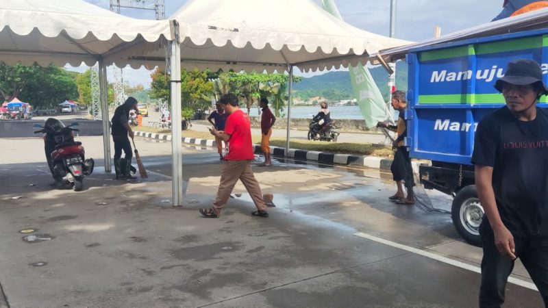 Puluhan Petugas Kebersihan Diturunkan DLKH Mamuju Selama Event Sandeq Silumba