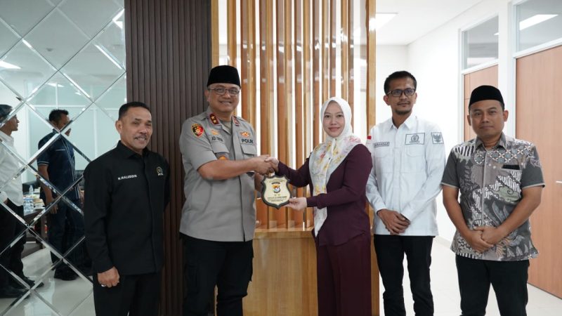 Sinergitas Ditingkatkan, Kapolda Sulbar Jalin Silaturahmi Erat dengan DPRD