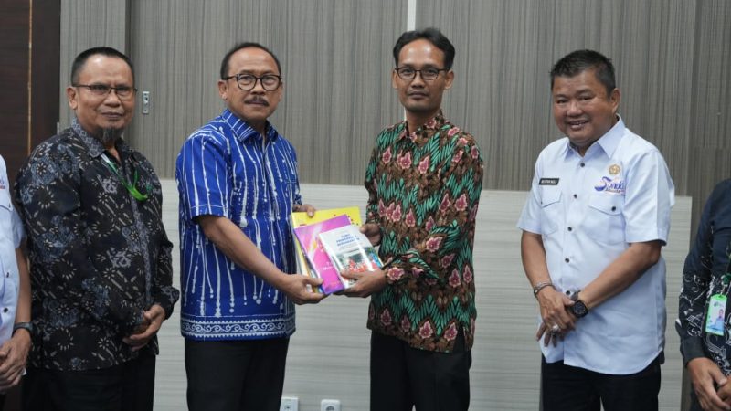 PT Intan Pariwara Dukung Sulbar Cerdas dengan Donasi 670 Buku untuk Perpusip Sulbar