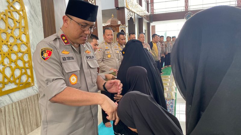 Kapolda Sulbar Gelar Jumat Berkah Bersama Anak Yatim