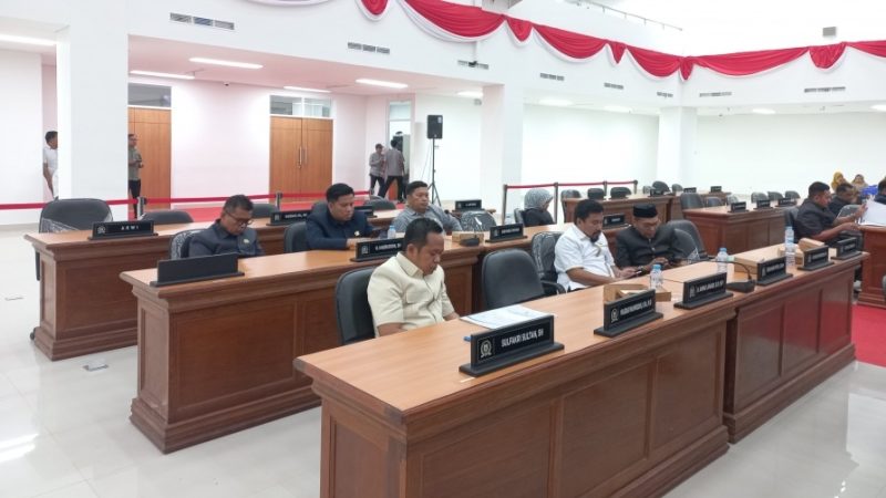 Fraksi-Fraksi DPRD Sulbar Sampaikan Pemandangan Umum Terhadap Raperda APBD 2025