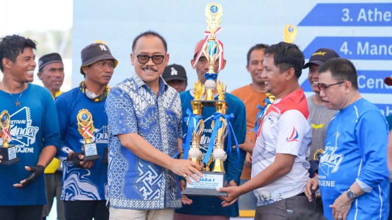 Gubernur Sulbar Tutup Festival Sandeq Teluk Mandar 2025