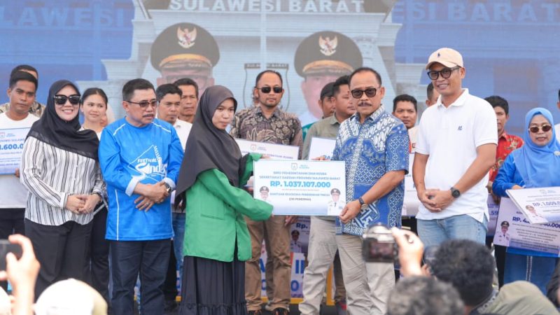 Pemkesra Sulbar Serahkan Bantuan Pendidikan ke 216 Penerima di Majene