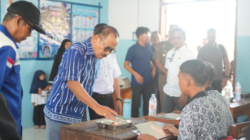 Dukung Program Prabowo, Gubernur Sulbar Pantau Langsung Pelaksanaan MBG di Sekolah