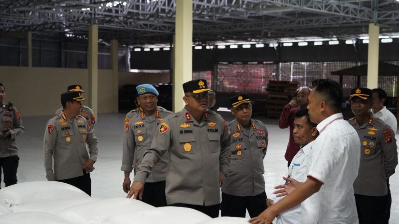 Tinjau Gudang Jagung Bulog di Sarudu, Kapolda Sulbar Tekankan Penyerapan Hasil Panen Petani