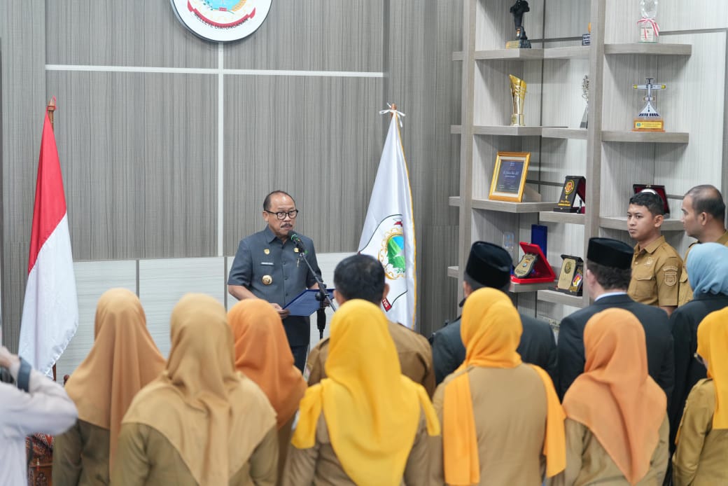 Lantik 13 Pejabat RSUD Sulbar, Gubernur SDK Tekankan Reformasi dan Budaya Kerja Baru