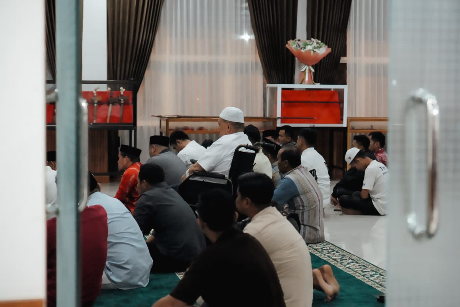 Rasa Syukur di Rujab Baru: Wagub Sulbar Langsung Gelar Adzan dan Salat Jamaah