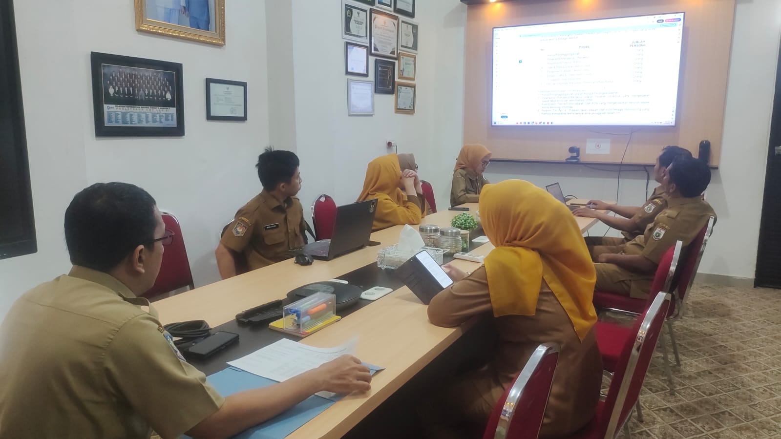 Tim Pengelola SPBE Dinas Kominfo Sulbar Matangkan Pembagian Tugas dan Peran