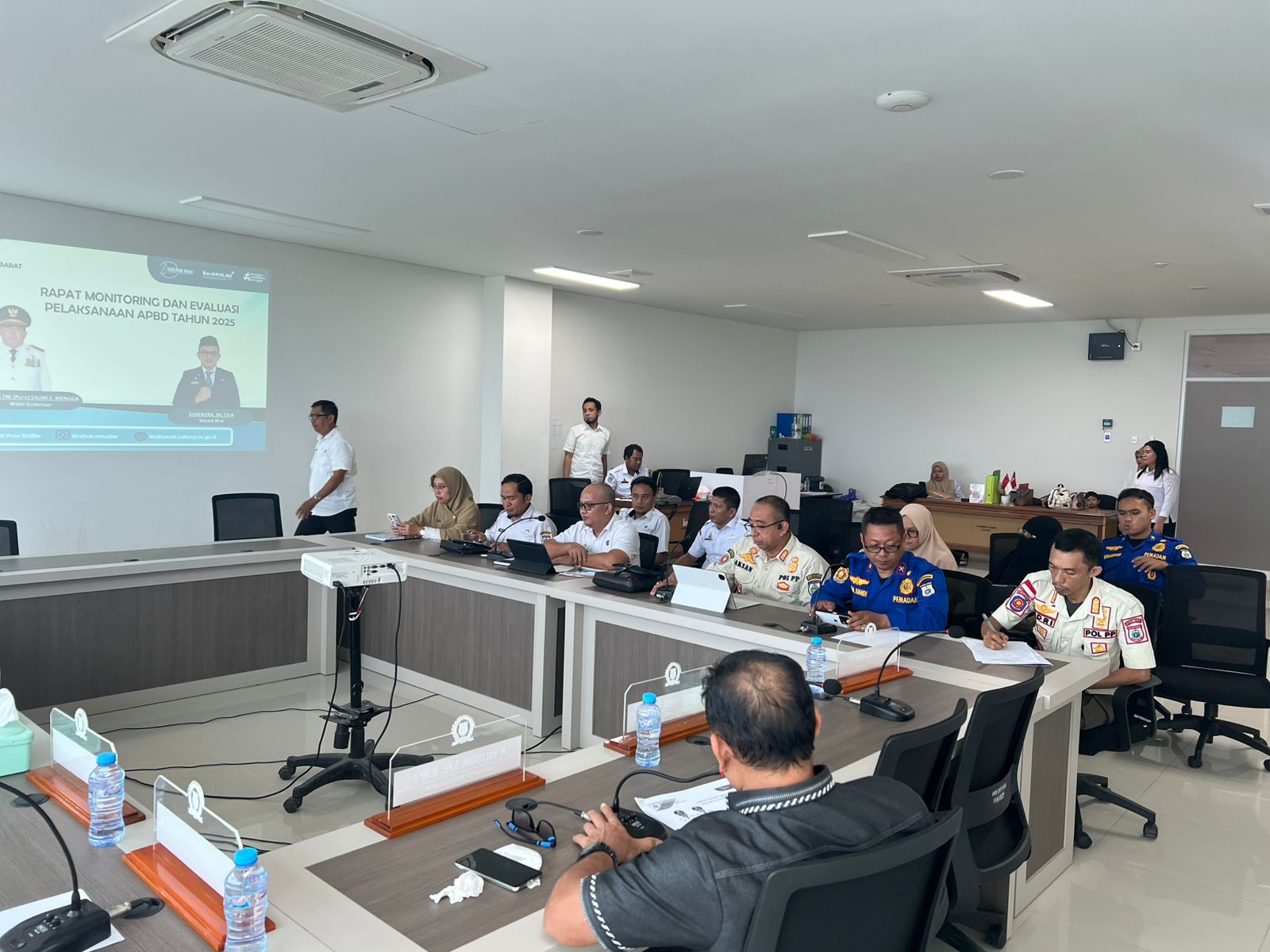 DPRD dan Pemprov Sulbar Kaji Realisasi Anggaran 2025, Biro Hukum Jabarkan Kendala dan Capaian