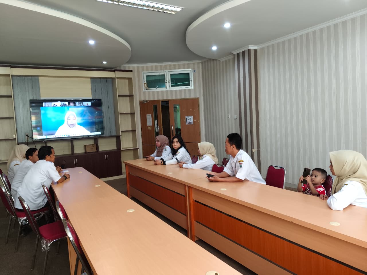 Keluhan Listrik Warga Karampuang, ESDM Sulbar Tinjau PLTS PT KMD