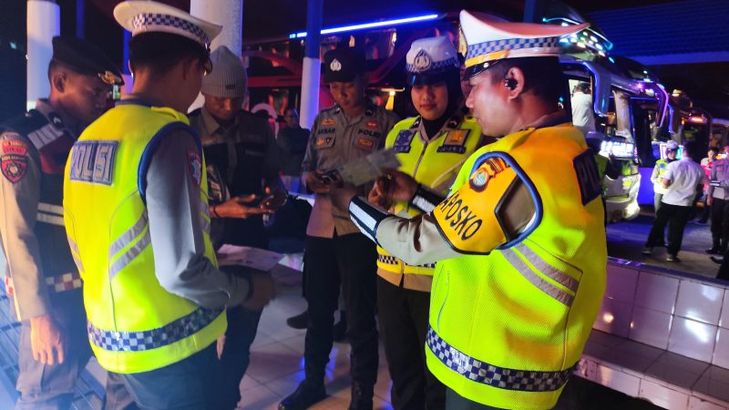 Polda Sulbar Gelar Pengecekan Kelayakan Bus Antar Kota dan Antar Provinsi