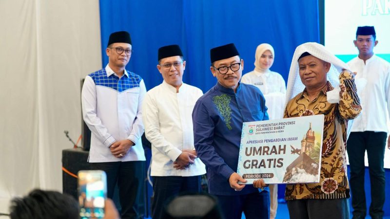 Komitmen Melayani Masyarakat, Pemprov Sulbar Berangkatkan Umroh 5 Imam Masjid