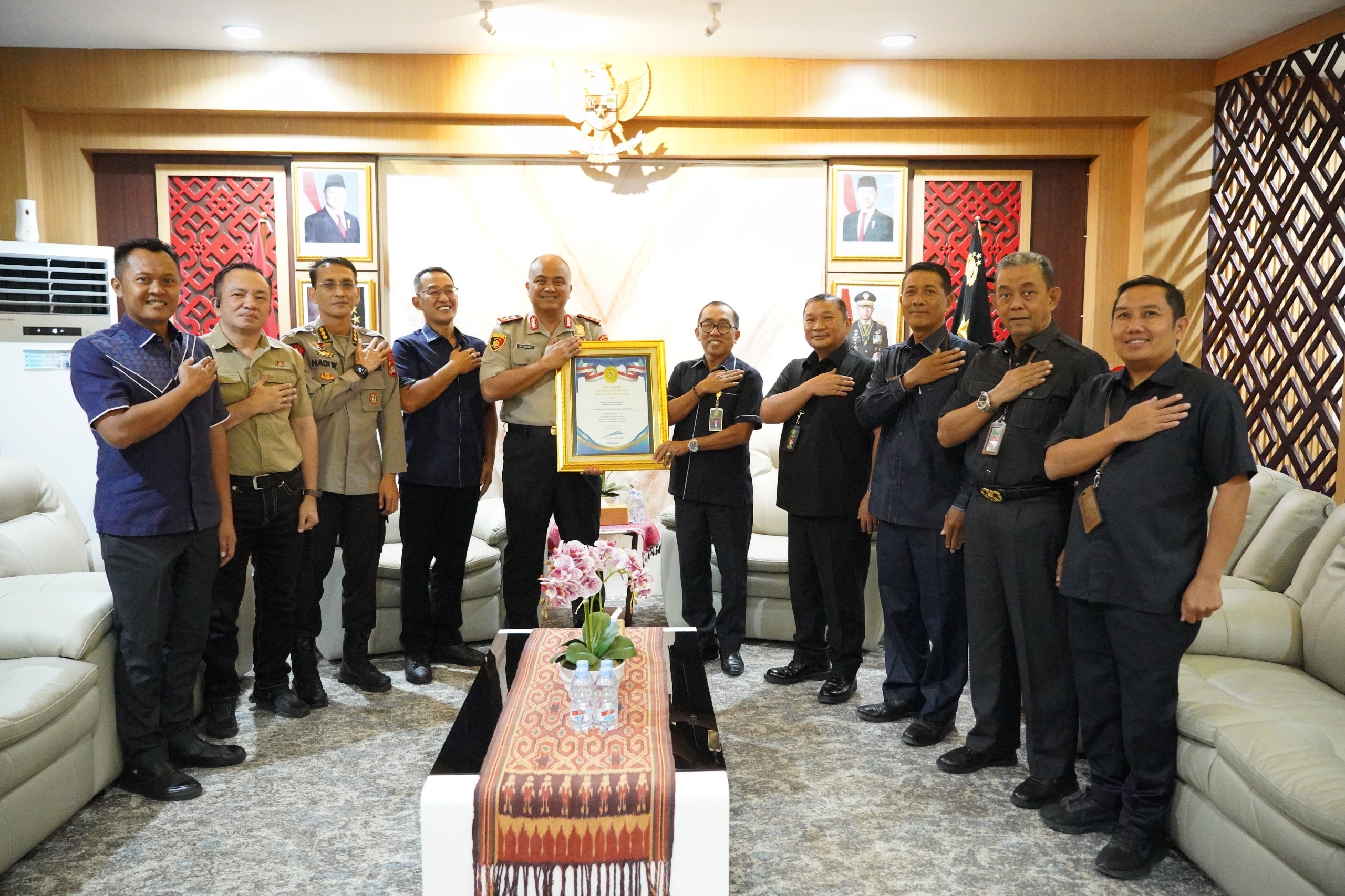 Raih Peringkat 3 Nasional, Kapolda Sulbar Bersama Pengadilan Tinggi Perkuat Sinergi Penegakan Hukum