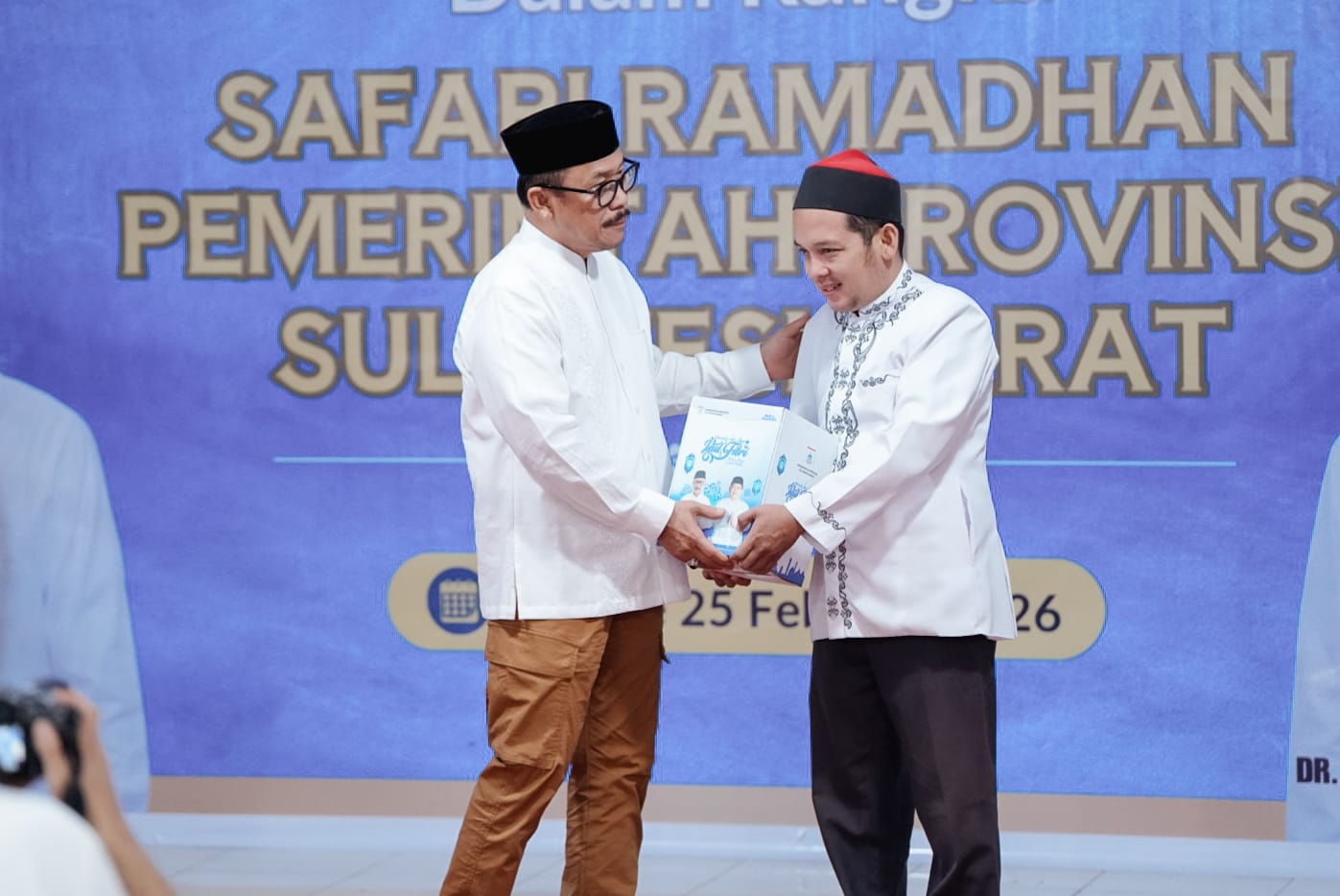 Safari Ramadan di Majene, Gubernur Sulbar Bagikan 1.000 Paket dan Sampaikan Alokasikan Rp50 Miliar untuk Pembangunan