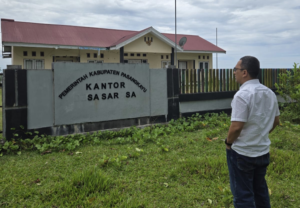 KominfoSS Tinjau Langsung Bantuan Internet Supbar Digital di Pasangkayu