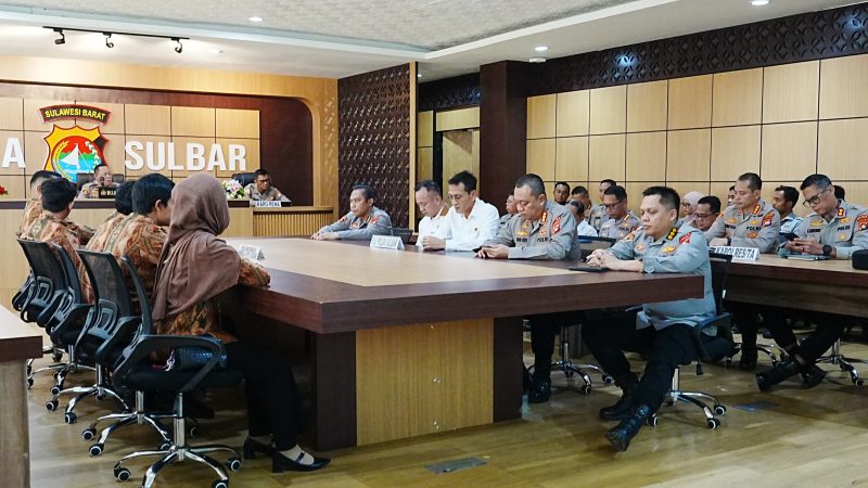 Terima Rapor Penilaian Ombudsman, Polda Sulbar Komitmen Tingkatkan Pelayanan Publik