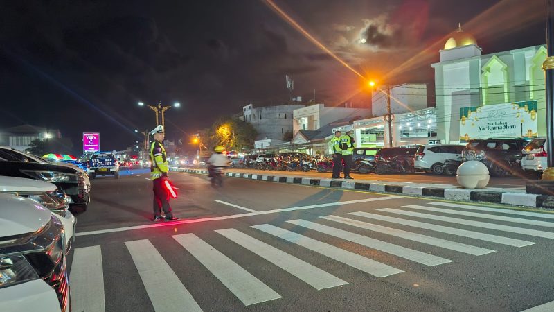 Ditlantas Polda Sulbar Amankan Tiga Masjid Padat Jamaah saat Ibadah Tarwih