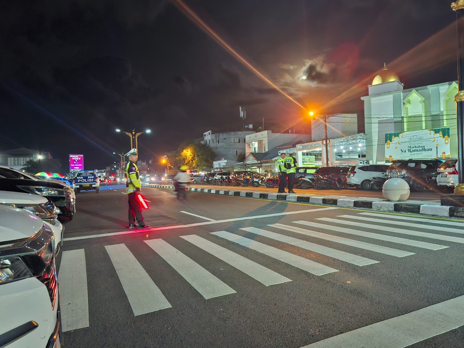 Ditlantas Polda Sulbar Amankan Tiga Masjid Padat Jamaah saat Ibadah Tarwih