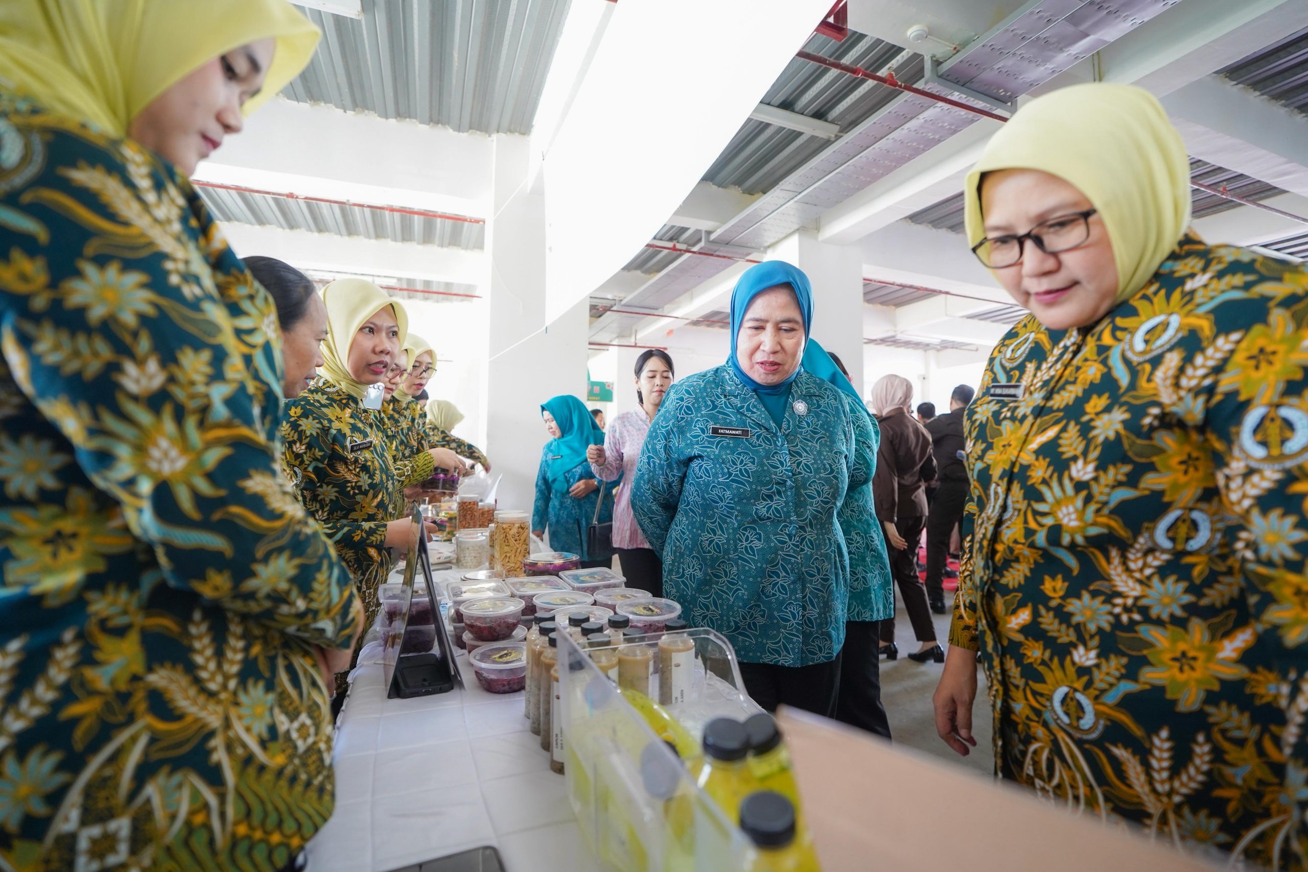 Kejati Sulbar dan Pemprov Sulbar Gelar Pasar Murah: Harga Bahan Pokok 20% Lebih Murah