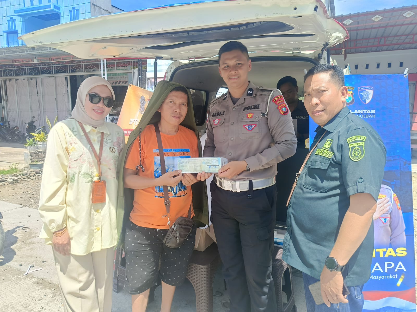 Layanan Samkel di Pasar Tasiu Kalukku, UPTD Pelayanan Pajak Mamuju Catat Penerimaan Rp6,2 Juta