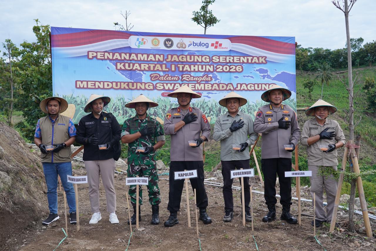 Tanam Jagung, Polda Sulbar Dukung Program Pemerintah Menuju Swasembada Pangan di Wilayah