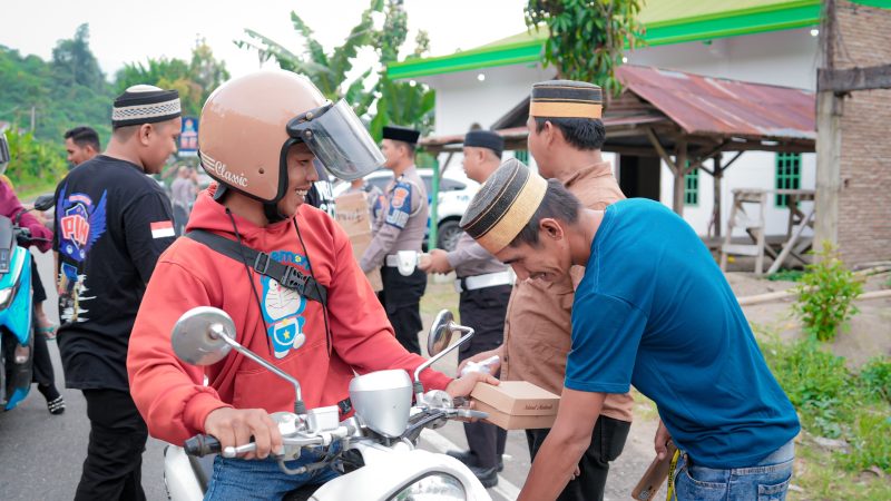 PJR Ditlantas Polda Sulbar Gandeng Komunitas PDM Berbagi Takjil