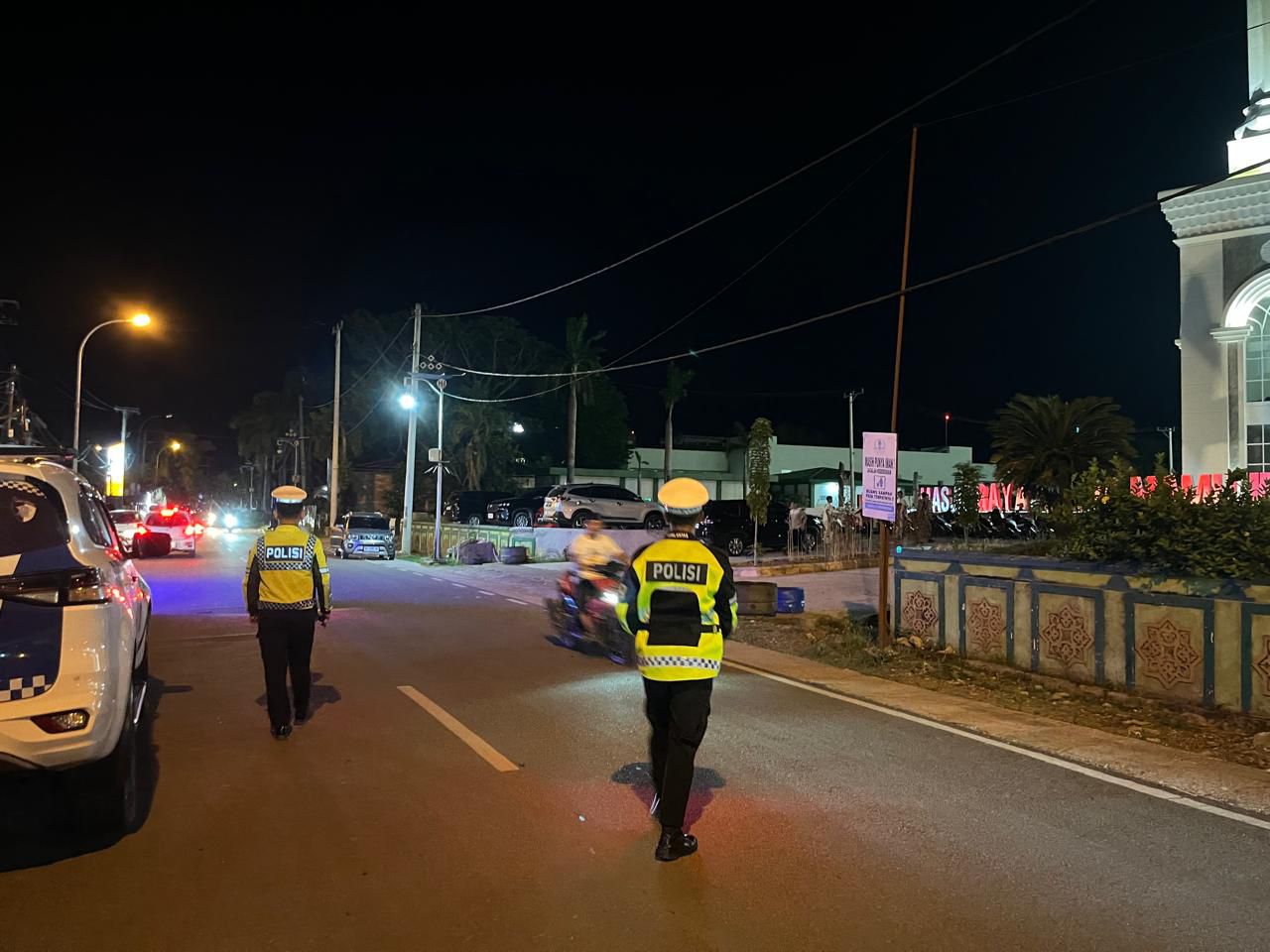 Ditlantas Polda Sulbar Sigap Berikan Perlindungan dan Atur Lalu Lintas