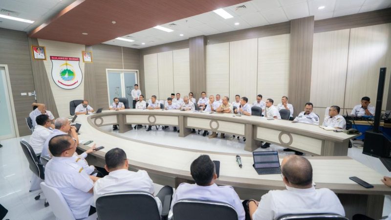 Rapat Strategis Pemprov Sulbar: Gubernur SDK Tekankan Sinergi OPD dan Respons Isu Nasional