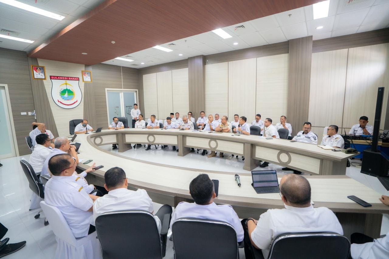 Rapat Strategis Pemprov Sulbar: Gubernur SDK Tekankan Sinergi OPD dan Respons Isu Nasional