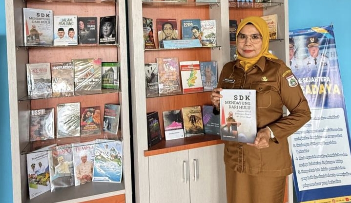 Buku Perjalanan Karier Gubernur SDK, Hadir di Rak Layanan Perpustakaan Sulbar