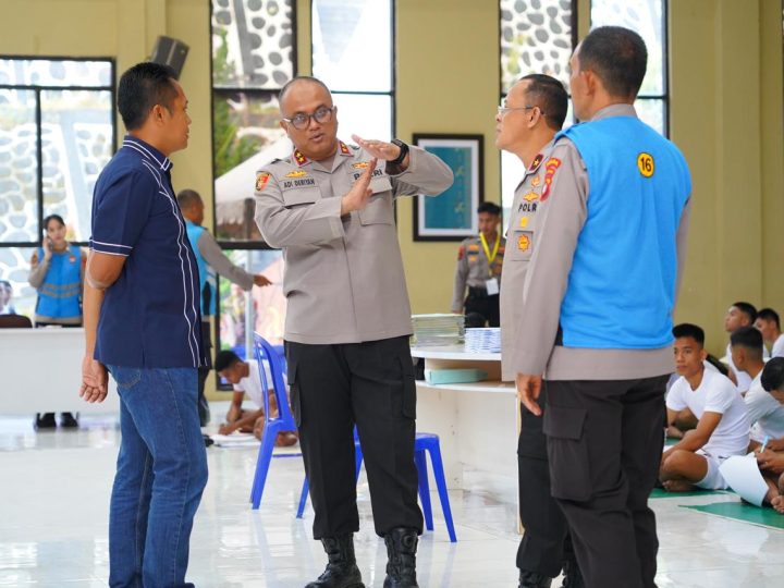 Pastikan Proses Rekrutmen Polri Transparan, Kapolda Sulbar Tinjau Langsung Tes Kesehatan
