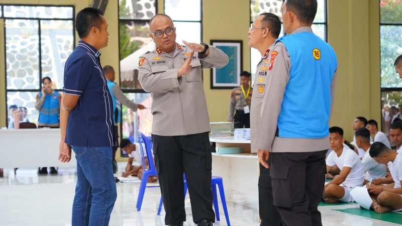Pastikan Proses Rekrutmen Polri Transparan, Kapolda Sulbar Tinjau Langsung Tes Kesehatan