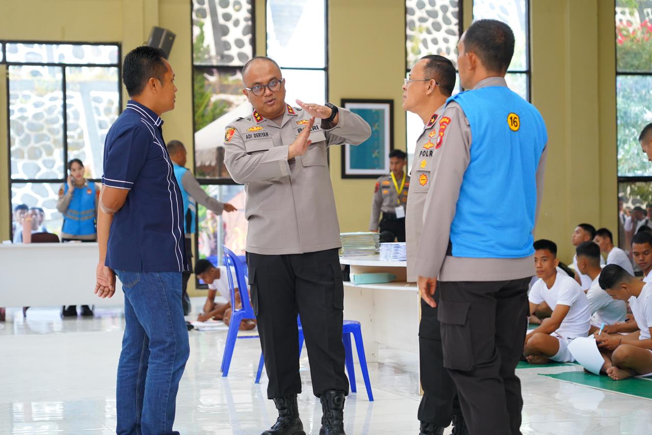Pastikan Proses Rekrutmen Polri Transparan, Kapolda Sulbar Tinjau Langsung Tes Kesehatan