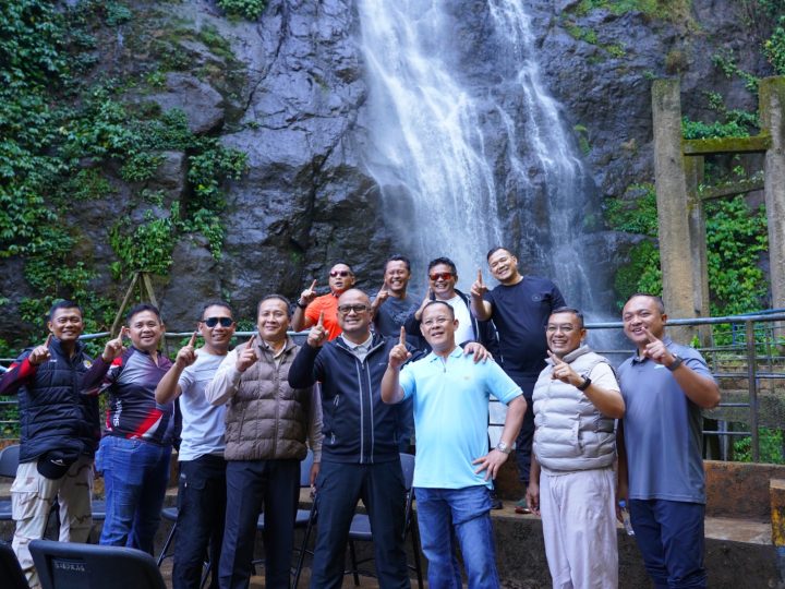Potensi Alam, Kapolda Sulbar Bareng PJU Jelajahi Keindahan Air Terjun Tamasapi