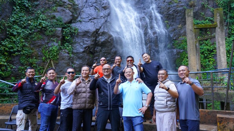 Potensi Alam, Kapolda Sulbar Bareng PJU Jelajahi Keindahan Air Terjun Tamasapi
