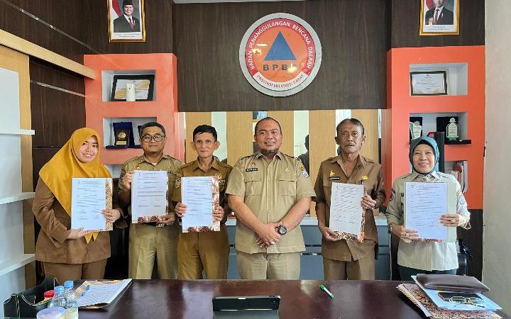 Tingkatkan Akuntabilitas Organisasi, Kalaksa BPBD Sulbar Teken Perjanjian Kinerja dengan Bidang dan Sekretariat