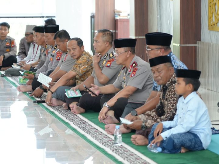 Yasinan Bersama Anak Yatim, Kapolda Sulbar Titip Doa demi Keamanan Kondusif