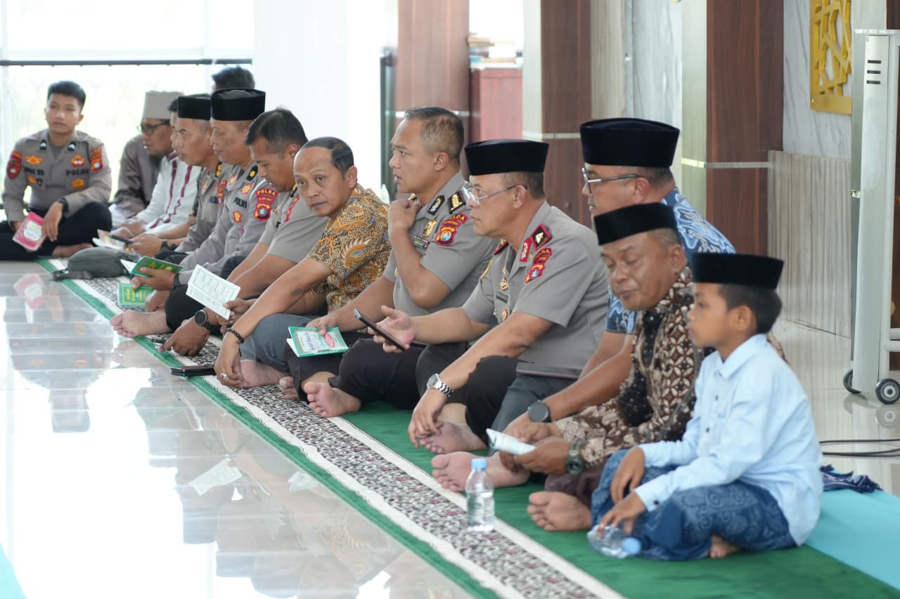Yasinan Bersama Anak Yatim, Kapolda Sulbar Titip Doa demi Keamanan Kondusif