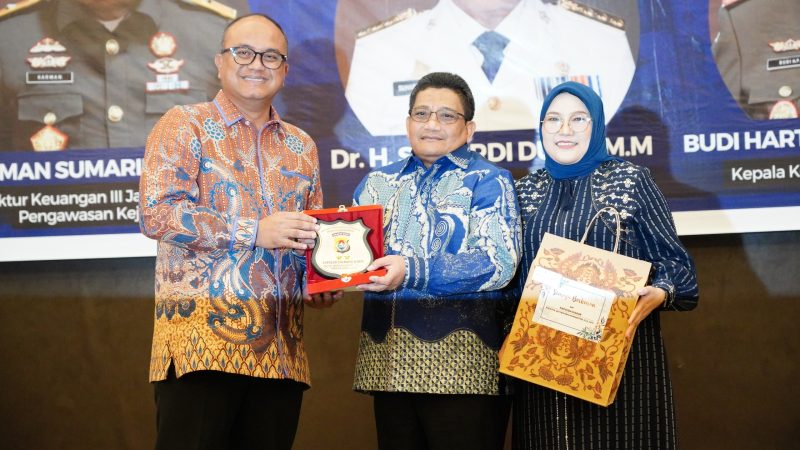 Kapolda Sulbar Hadiri Pisah Sambut Kajati