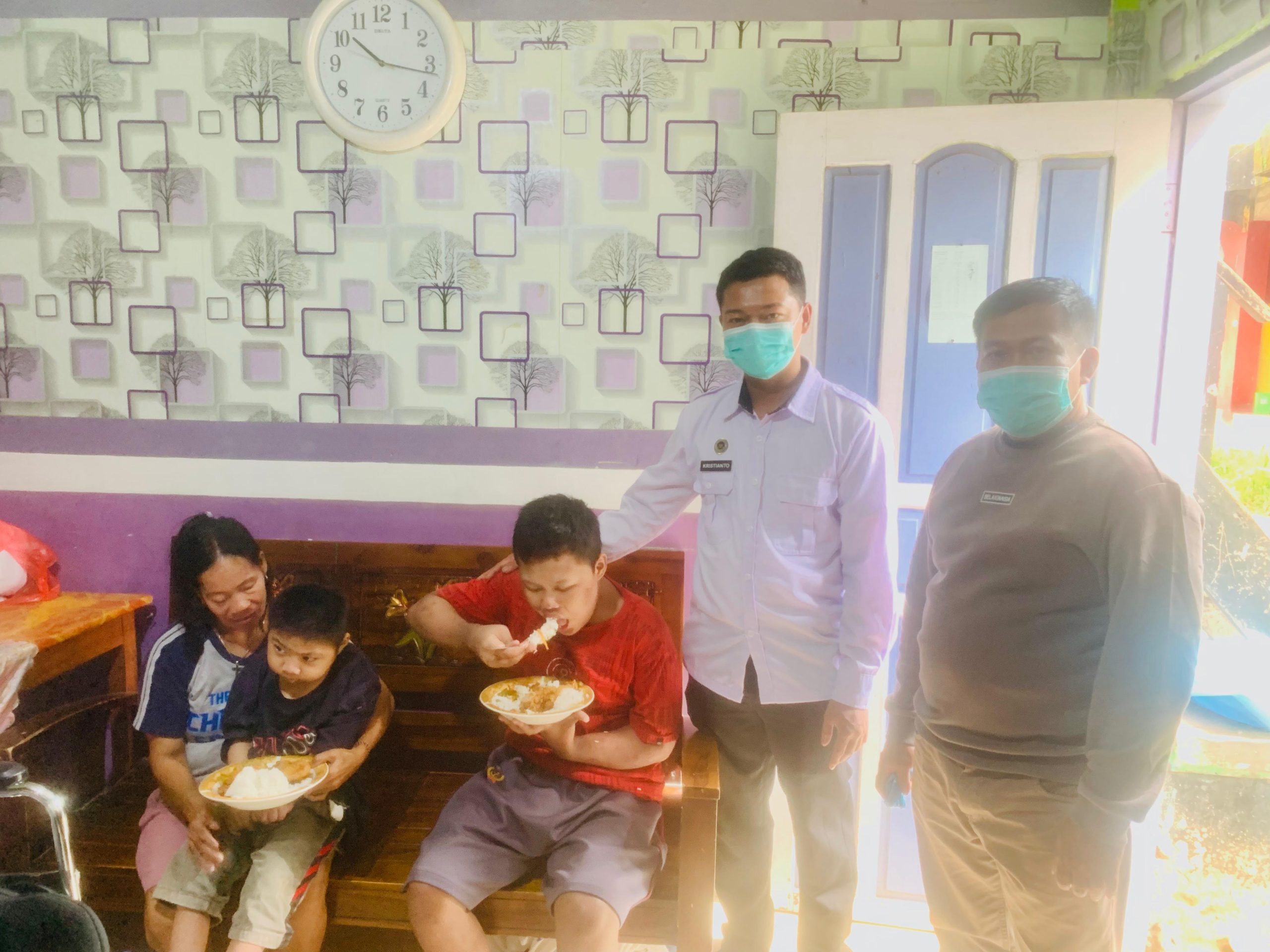 SPPG Osango Salurkan MBG ke Penyandang Disabilitas di Mamasa