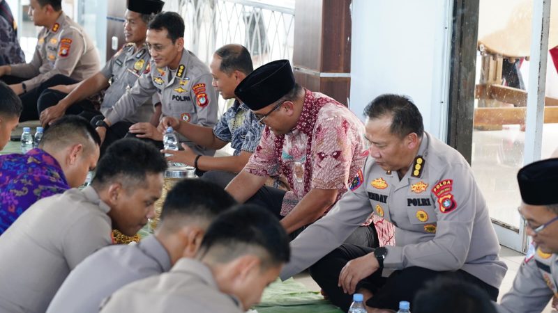 Memohon Ridho dan Keamanan Bersama Anak Yatim, Polda sulbar Gelar Doa Bersama