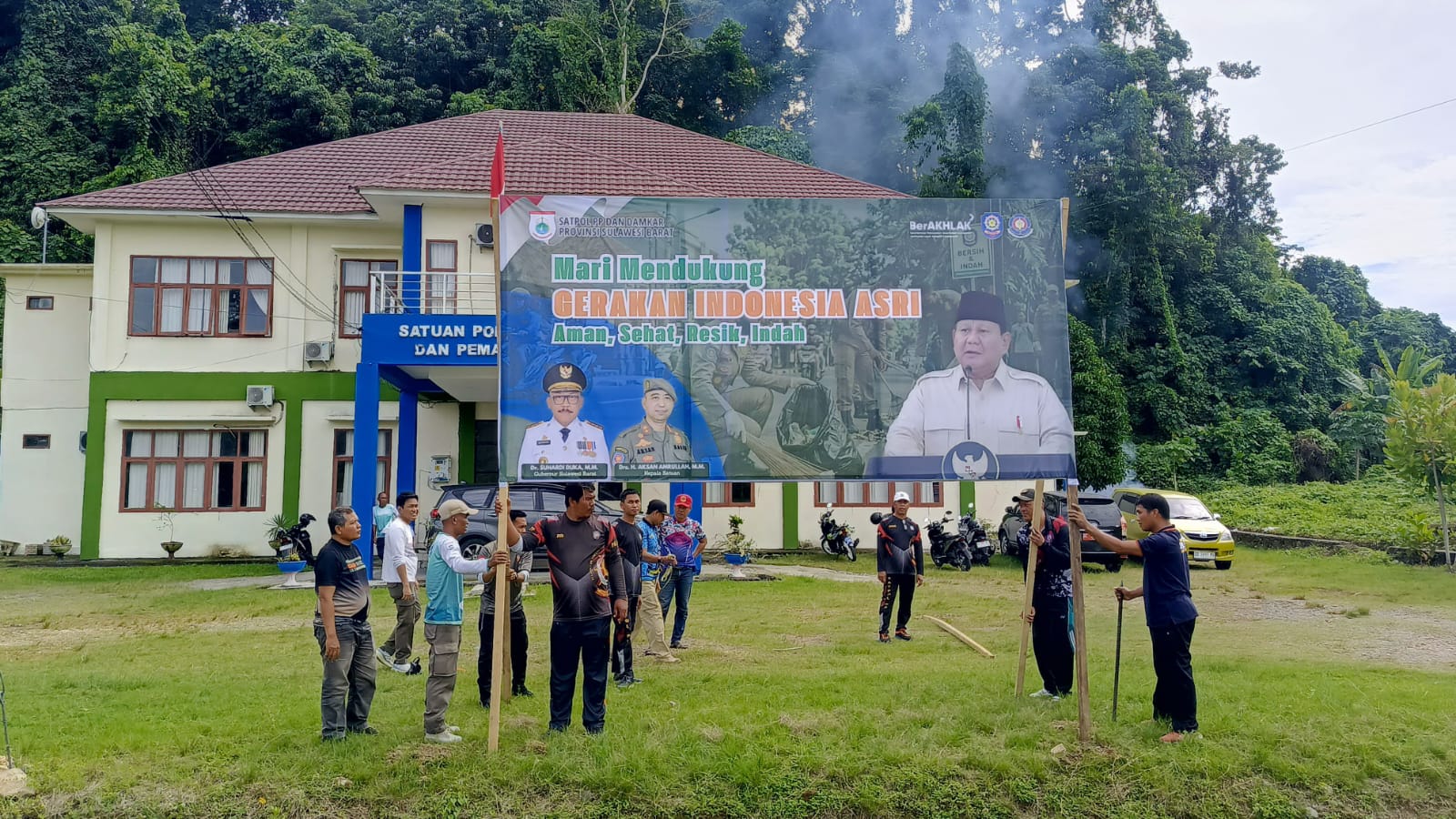 Tindak Lanjut Arahan Presiden, Satpol PP dan Damkar Sulbar Kerja Bakti Serentak