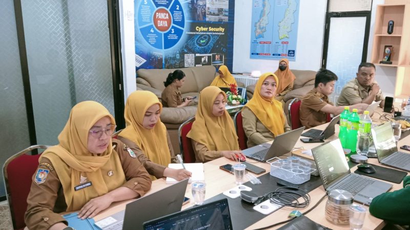 Kadis Kominfo Sulbar Dorong Pengembangan Fitur Website: Pelayanan Publik Kini dalam Genggaman Digital