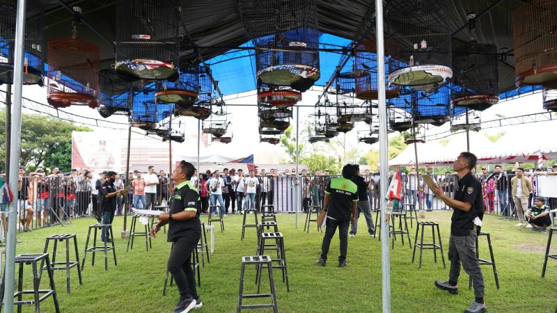 Lomba Kicau Mania HUT Bhayangkara ke-80 di Polda Sulbar Diserbu Ratusan Peserta