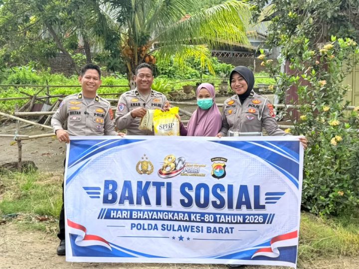 Ditlantas Polda Sulbar Tebar Kepedulian, Warga Prasejahtera Terima Sembako Gratis