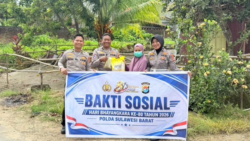 Ditlantas Polda Sulbar Tebar Kepedulian, Warga Prasejahtera Terima Sembako Gratis